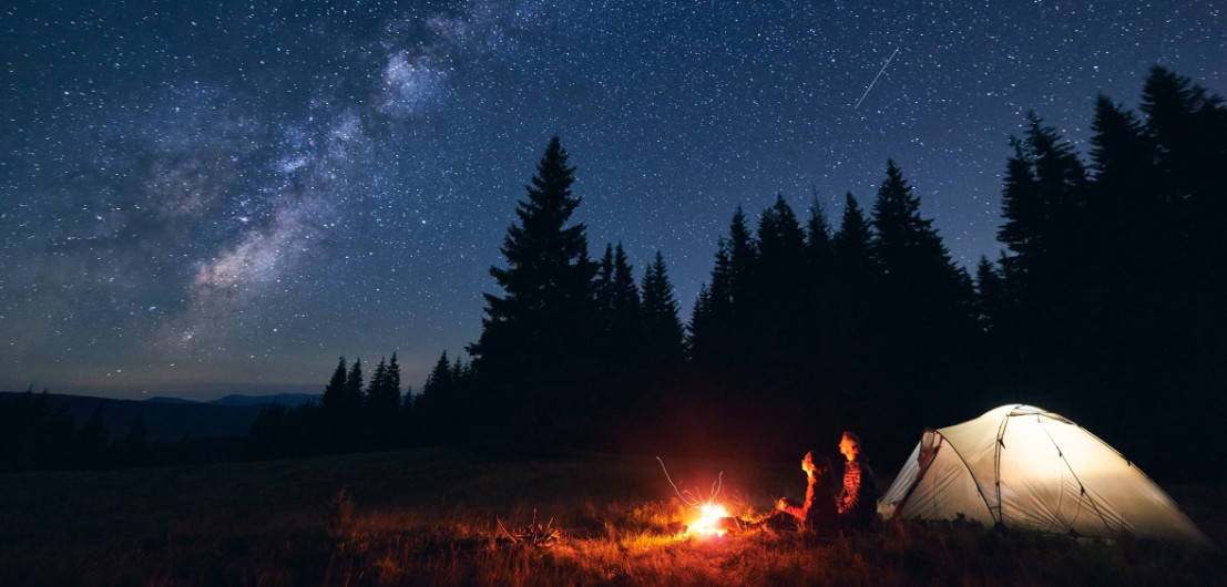 Kamperen midden in de natuur op plekken waar je in de nacht nog echt de sterren kunt zien